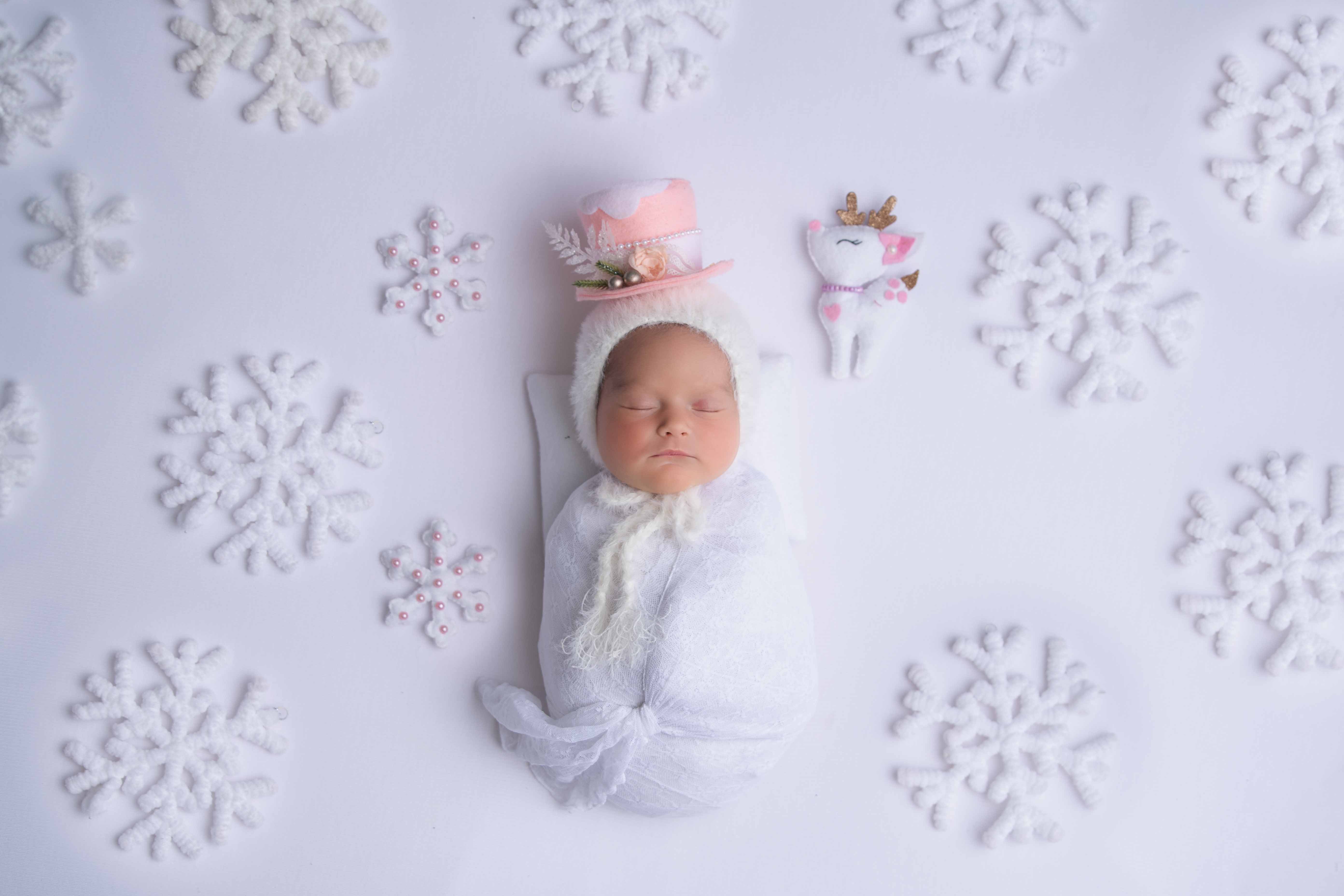 newborn-baby-girl-snow-winter-christmas.jpg